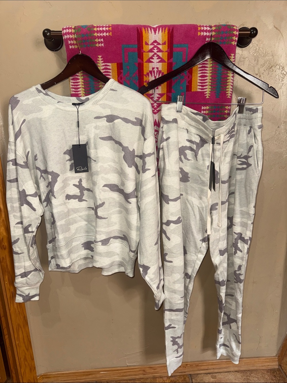RAILS JOGGERS & SWEATSHIRT SET• RAMONA STONE CAMO•XL